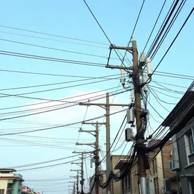 trabalho de reordenamento de fios de telecomunicação